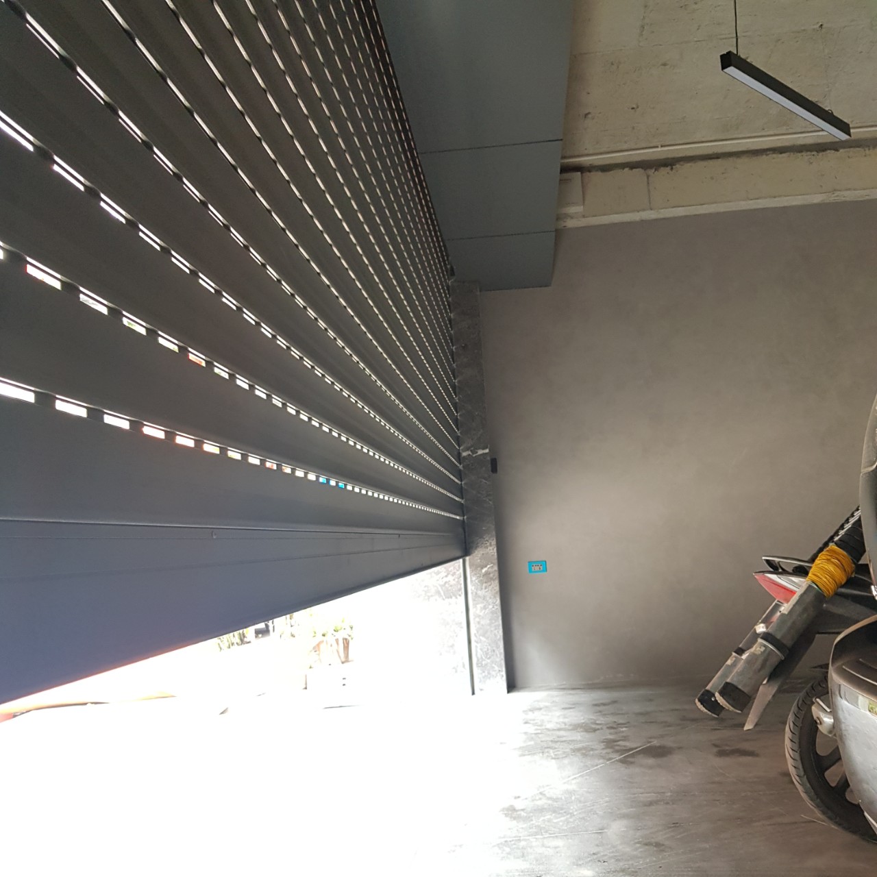 Công Trình  cửa cuốn austdoor S50i tại Dịch Vọng, Cầu giấy, Hà Nội