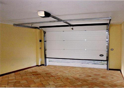 Cửa cuốn tượt trần là gì? Ứng dụng của cửa cuốn trượt trần