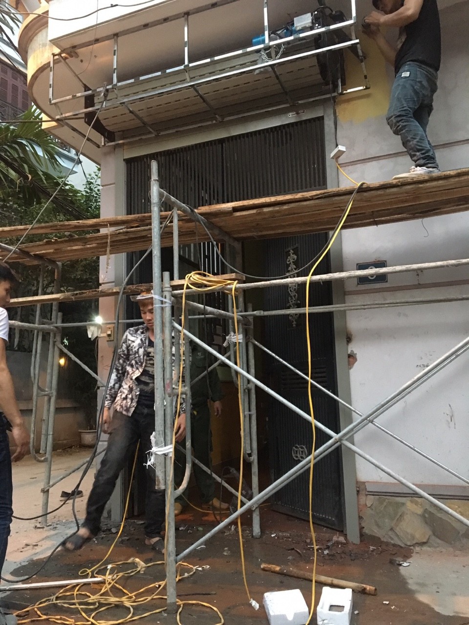 Lắp đặt cửa cuốn tại Ba Vì, Hà nội